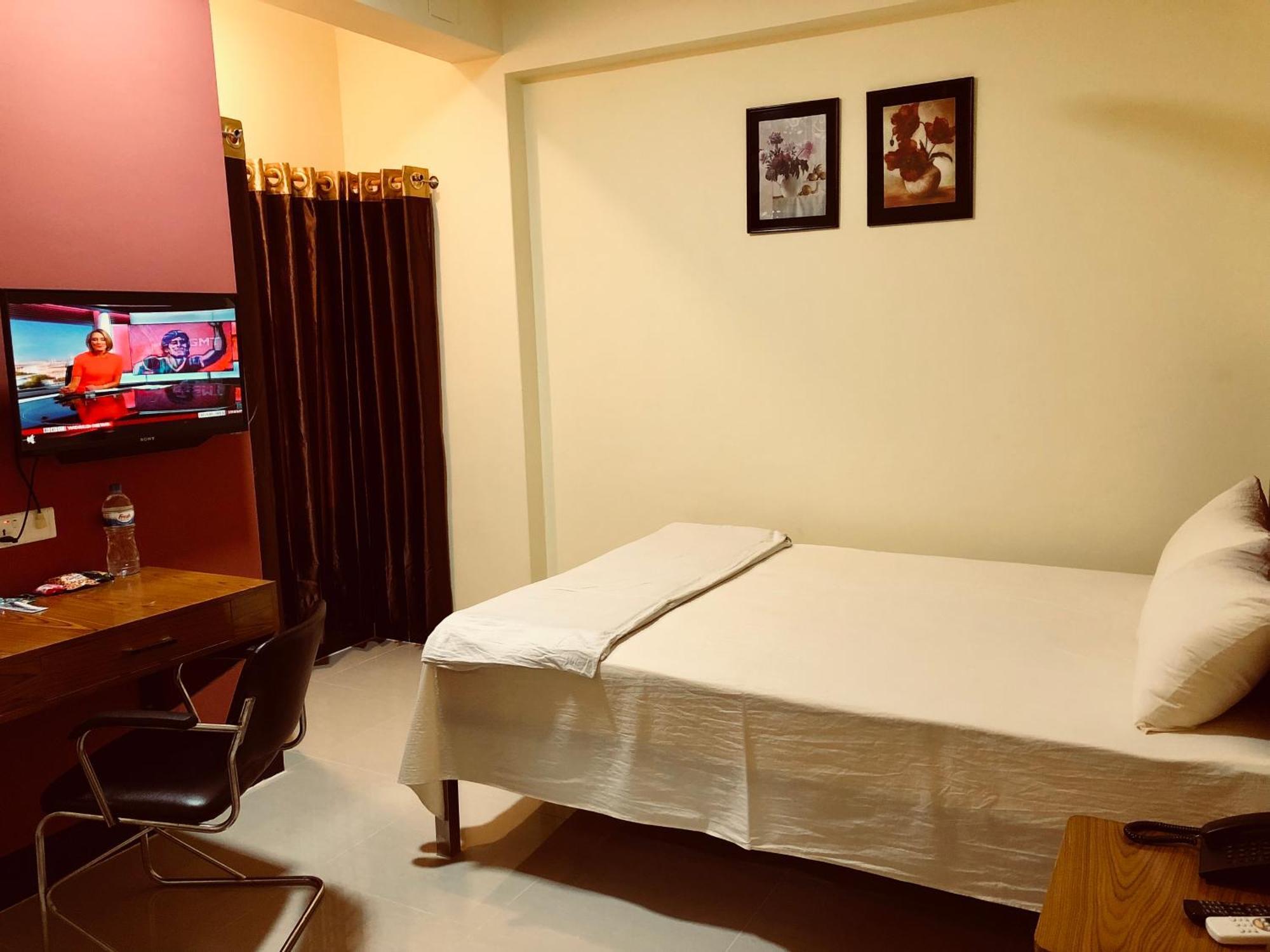 Q Palace Hotel Comilla Exterior photo